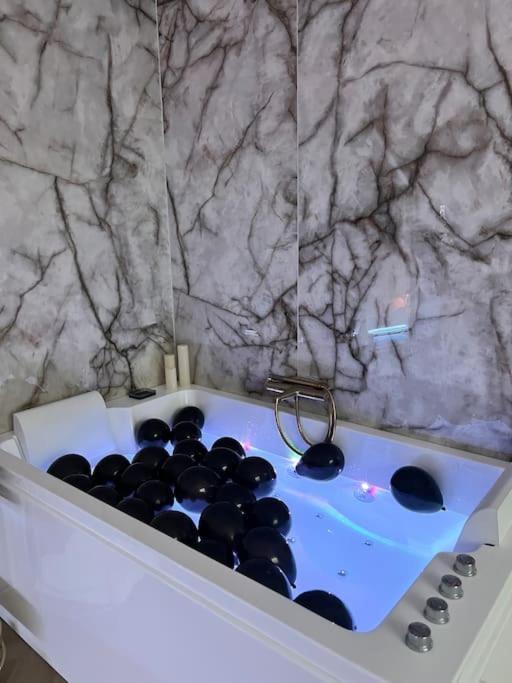 Les Chambres D Excellence Spa Sete Luaran gambar