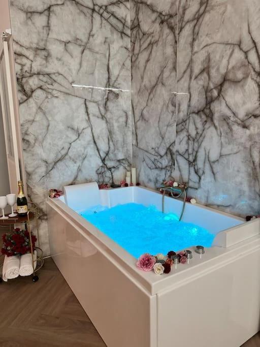 Les Chambres D Excellence Spa Sete Luaran gambar